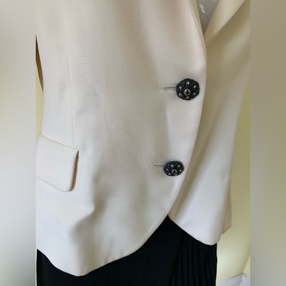 Creamy beige wool tuxedo style blazer black beaded buttons long sleeves & cuffs - Picture 9 of 16